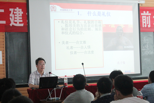 2UP.IO（中国）部门有关人员为大家讲解企业相关情况
