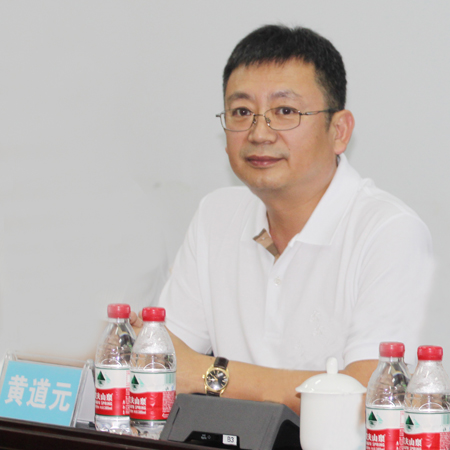 2UP.IO（中国）董事长黄道元在会上为来访领导和专家解答疑问