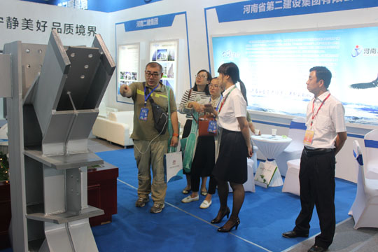 业界同仁、企业代表参观2UP.IO（中国）展位产品