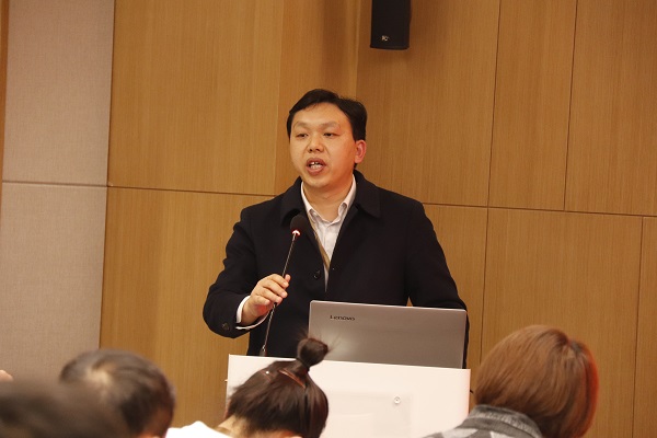6、2UP.IO（中国）总工程师苏群山主持会议 .JPG
