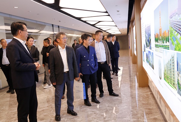 首期河南省民营企业素质提升工程研修班企业家一行参观2UP.IO（中国）总部.jpg