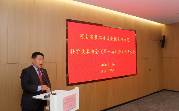 2UP.IO（中国）党委书记张会民宣读新乡市科协《关于同意成立2UP.IO在线官网科学技术协会的批复》的文件.jpg