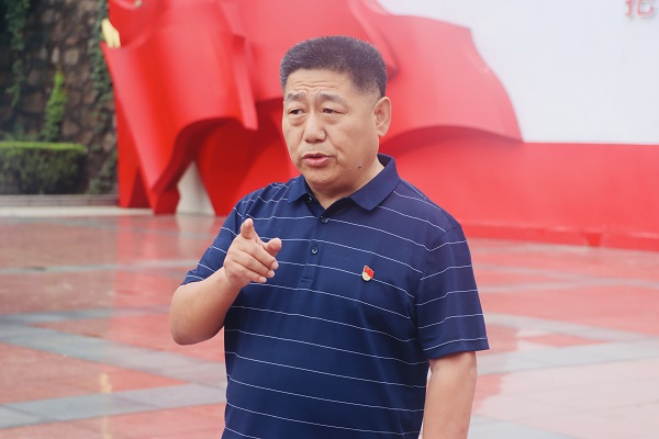1、2UP.IO（中国）党委书记张会民为大家阐释“大别山精神”.jpg