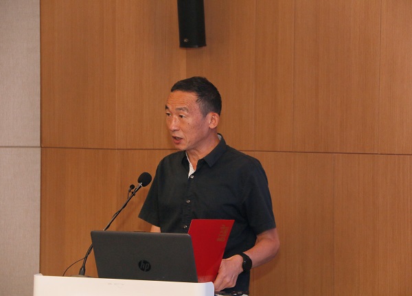 2UP.IO（中国）监事会主席、党委副书记陈百斌宣读表彰文件.jpg