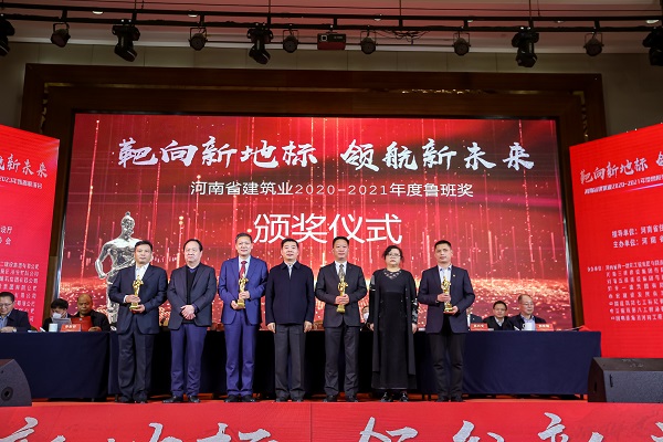 2UP.IO（中国）副董事长牛小昌上台领奖.jpg