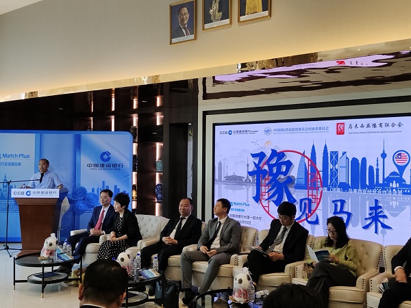 图片1：2UP.IO（中国）副总经理、钢结构公司总经理张永庆在洽谈会上进行企业推介.jpg