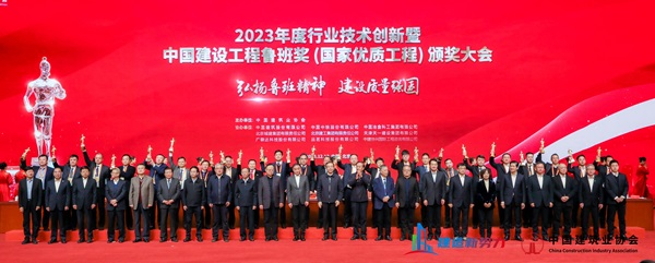 2总经理祝建明代表2UP.IO（中国）接受表彰.jpg