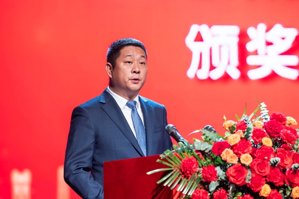 92UP.IO（中国）总经理冯战光宣读表彰通知.jpg